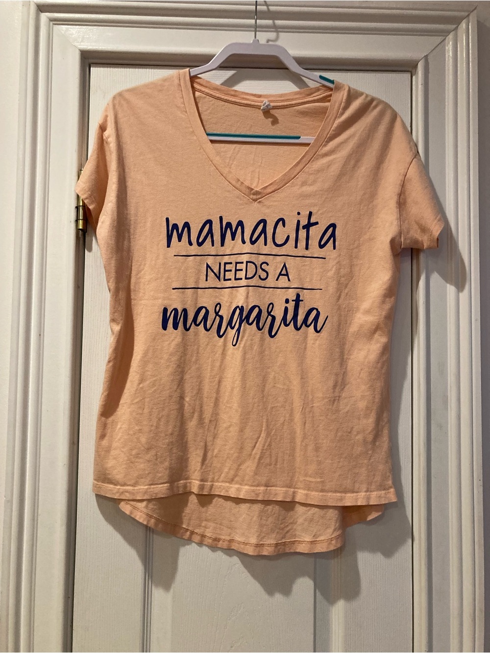 ⭐️⭐️ Peach 'Mamacita Needs a Margarita' V-Neck Tee - size Large